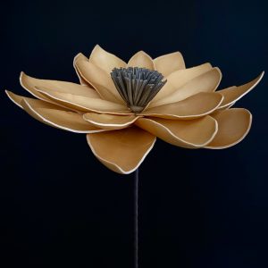 ECRU FOAM FLOWER 27.5x22.5"