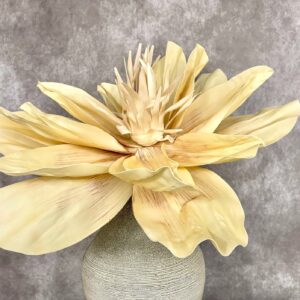 BUTTERCUP MEGA BLOOM 39"